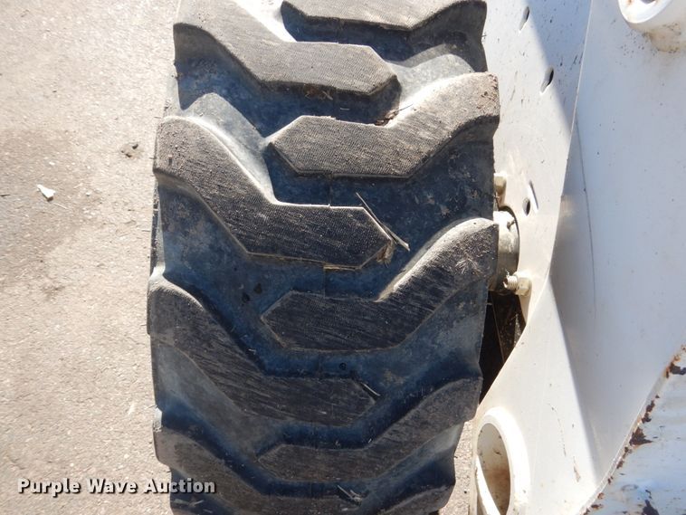 image for item IK9828 2006 Bobcat S250  skid steer loader