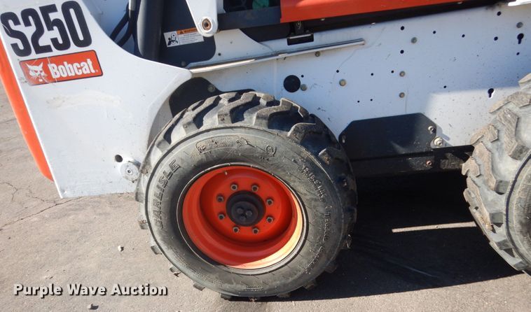 image for item IK9828 2006 Bobcat S250  skid steer loader