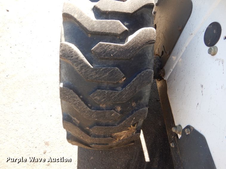 image for item IK9828 2006 Bobcat S250  skid steer loader