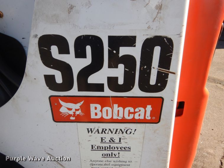 image for item IK9828 2006 Bobcat S250  skid steer loader