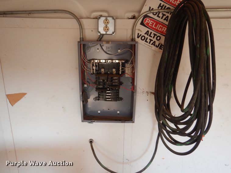 image for item IK9843 2006 Fabrique CM716TA2 enclosed cargo trailer