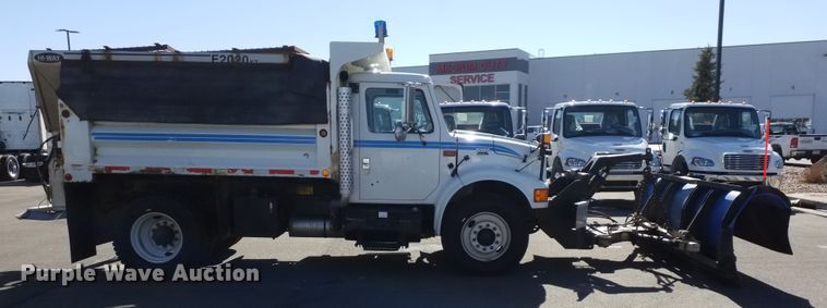 image for item IP9074 2002 International 4900  dump truck