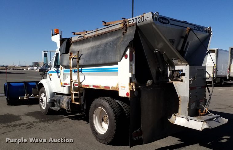 image for item IP9074 2002 International 4900  dump truck