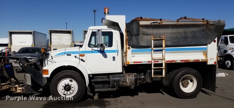 image for item IP9074 2002 International 4900  dump truck