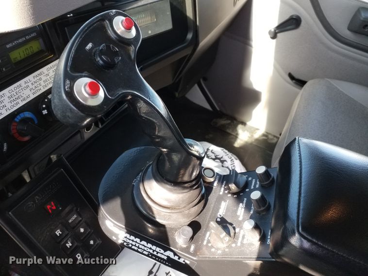 image for item IP9074 2002 International 4900  dump truck