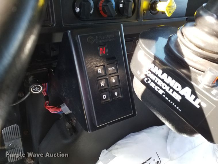 image for item IP9074 2002 International 4900  dump truck