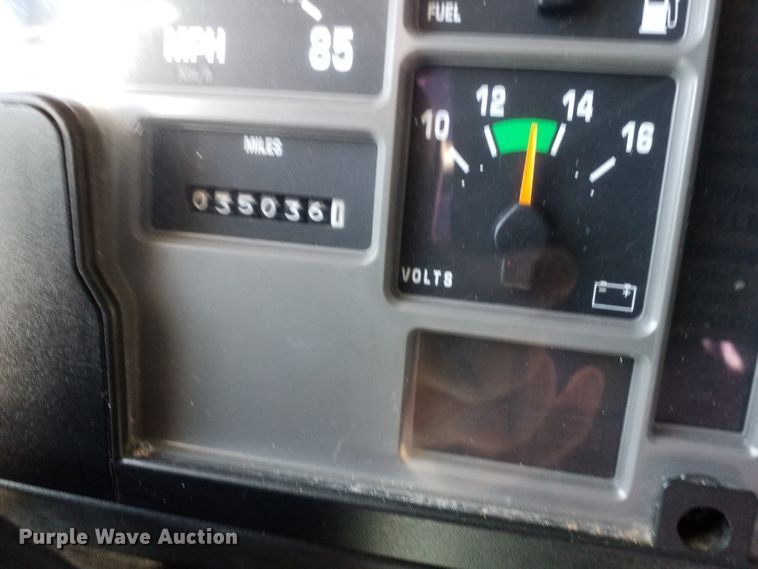 image for item IP9074 2002 International 4900  dump truck