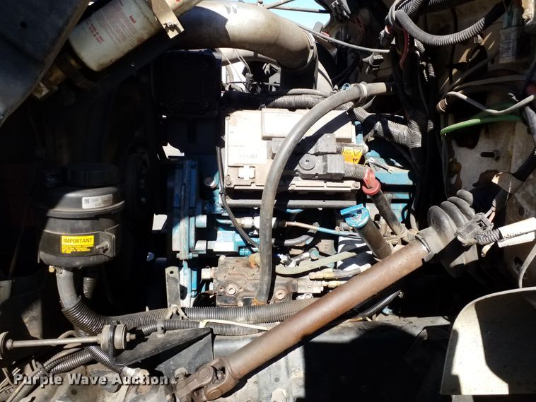 image for item IP9074 2002 International 4900  dump truck