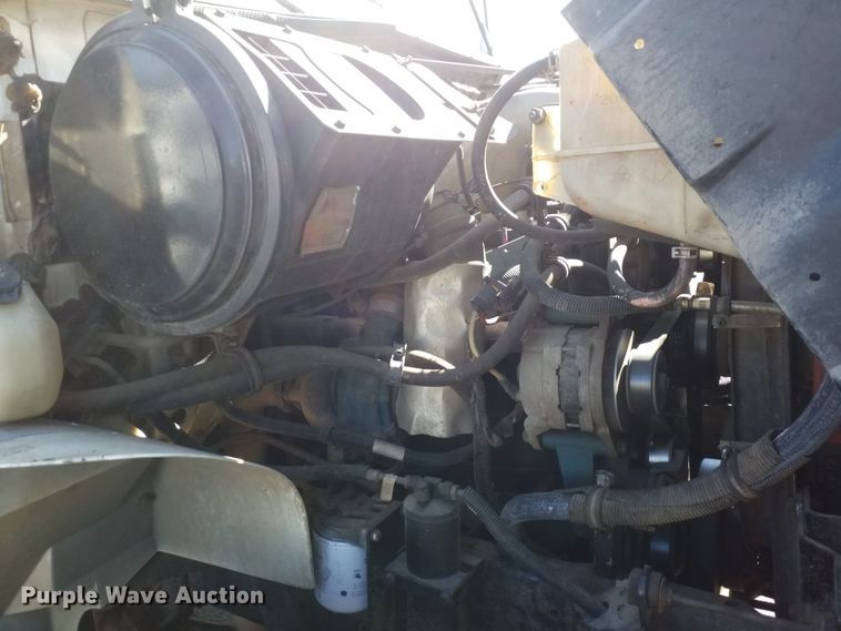 image for item IP9074 2002 International 4900  dump truck