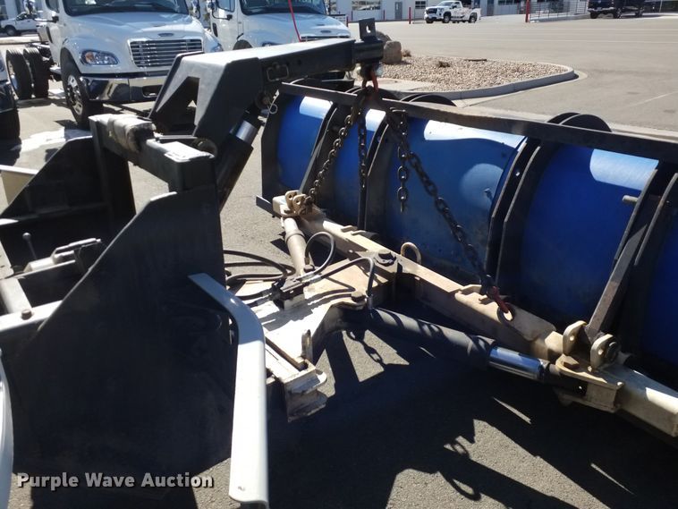 image for item IP9074 2002 International 4900  dump truck