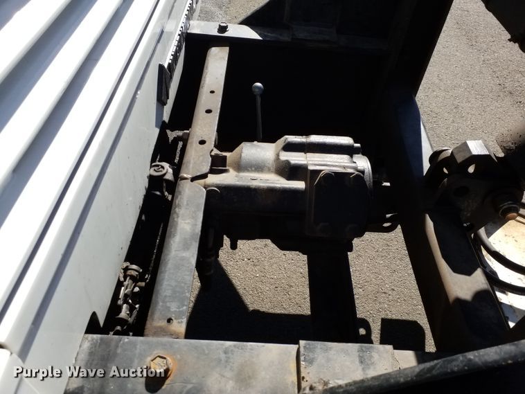 image for item IP9074 2002 International 4900  dump truck