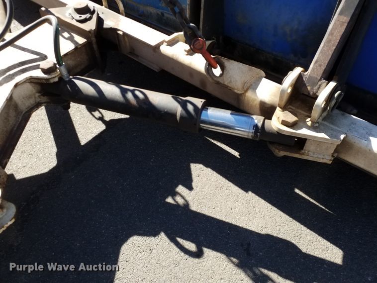 image for item IP9074 2002 International 4900  dump truck