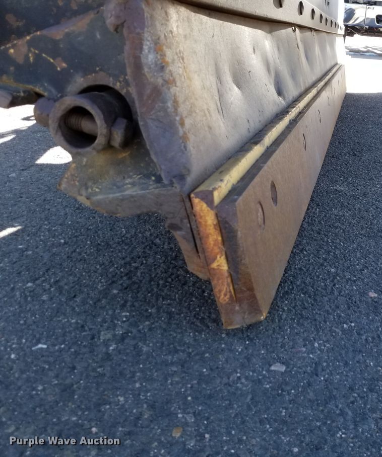 image for item IP9074 2002 International 4900  dump truck