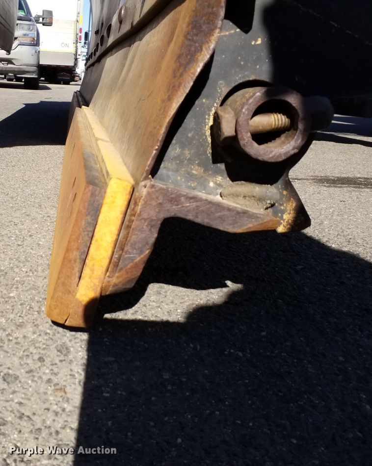 image for item IP9074 2002 International 4900  dump truck