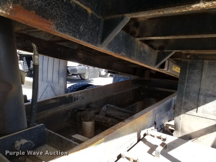 image for item IP9074 2002 International 4900  dump truck