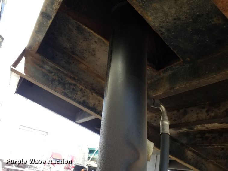 image for item IP9074 2002 International 4900  dump truck