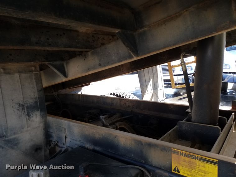 image for item IP9074 2002 International 4900  dump truck