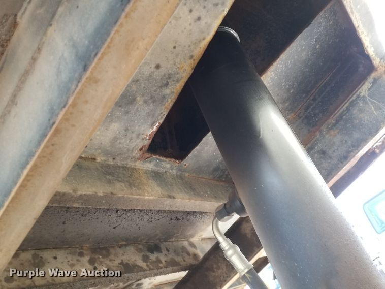 image for item IP9074 2002 International 4900  dump truck