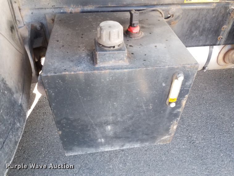 image for item IP9074 2002 International 4900  dump truck