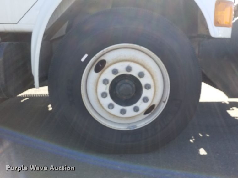 image for item IP9074 2002 International 4900  dump truck