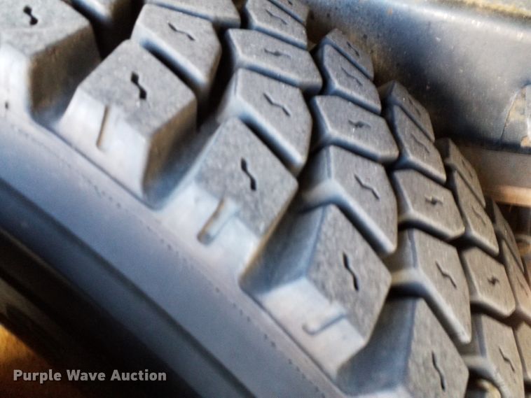 image for item IP9074 2002 International 4900  dump truck