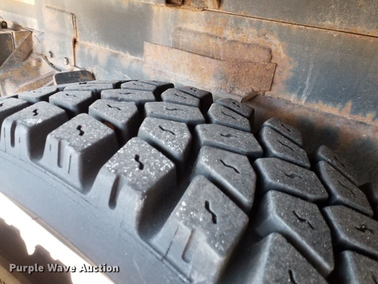 image for item IP9074 2002 International 4900  dump truck