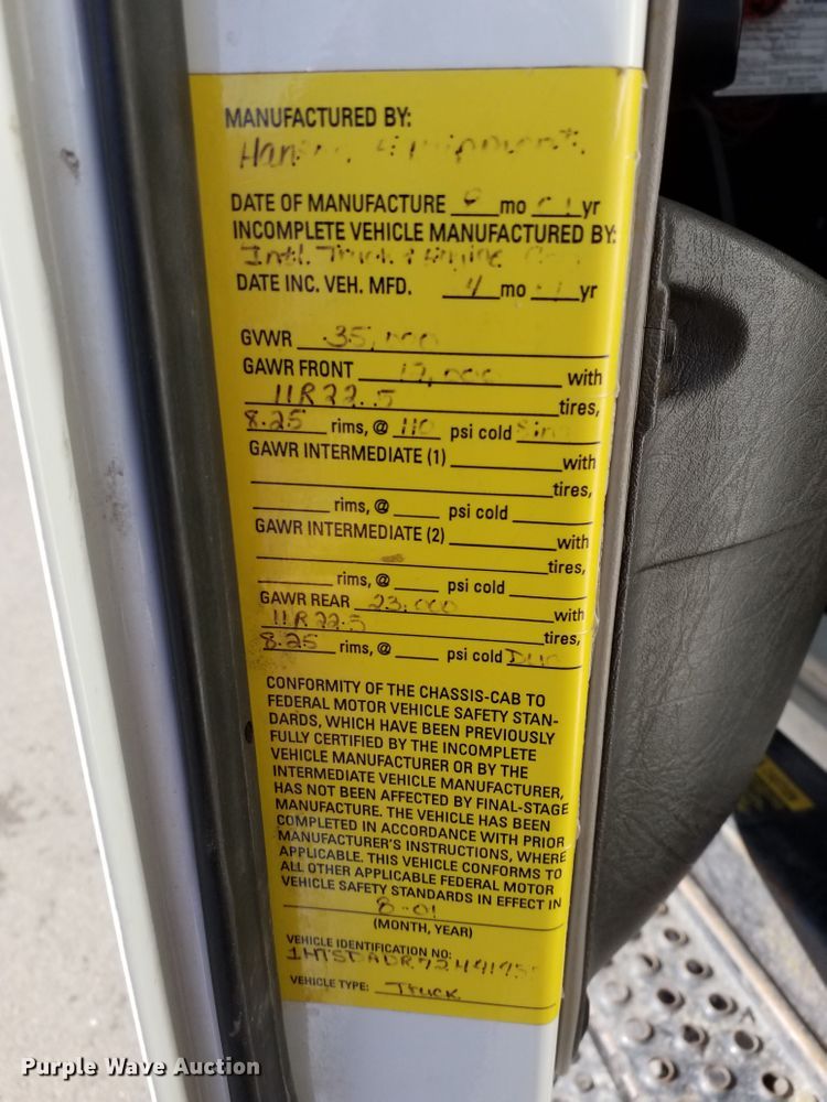 image for item IP9074 2002 International 4900  dump truck