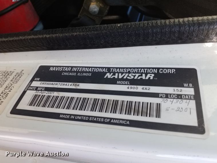 image for item IP9074 2002 International 4900  dump truck