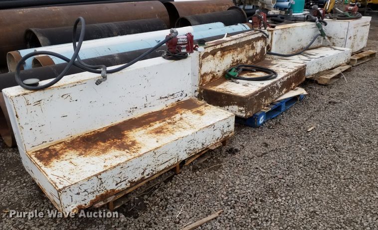 image for item IP9076 (4) fuel tanks