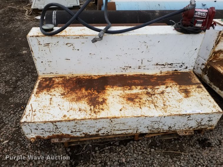 image for item IP9076 (4) fuel tanks