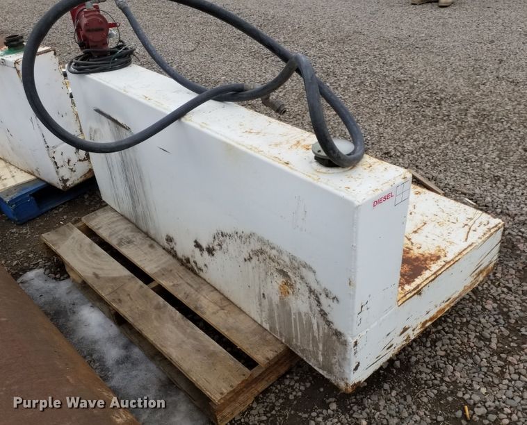 image for item IP9076 (4) fuel tanks