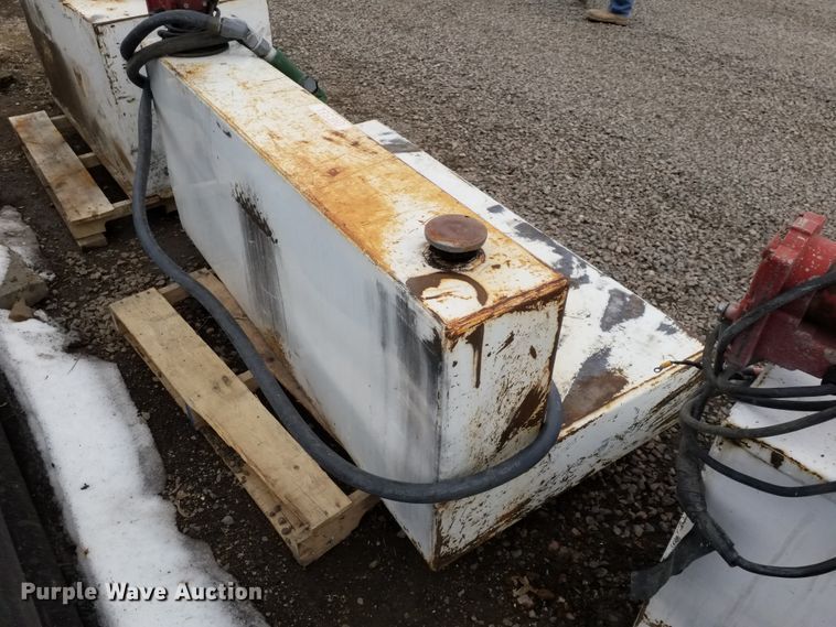 image for item IP9076 (4) fuel tanks