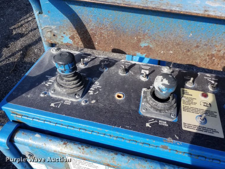 image for item IP9090 2002 Genie S-85  boom lift