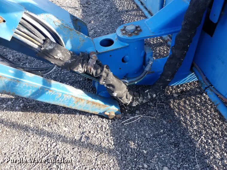 image for item IP9090 2002 Genie S-85  boom lift