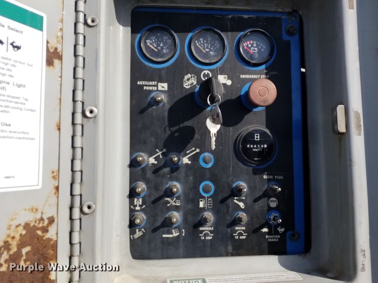 image for item IP9090 2002 Genie S-85  boom lift