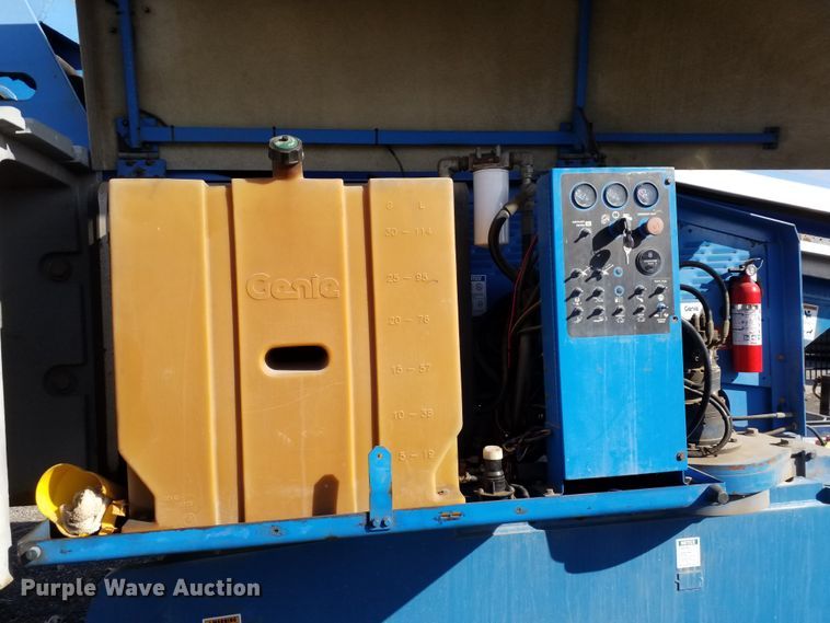 image for item IP9090 2002 Genie S-85  boom lift