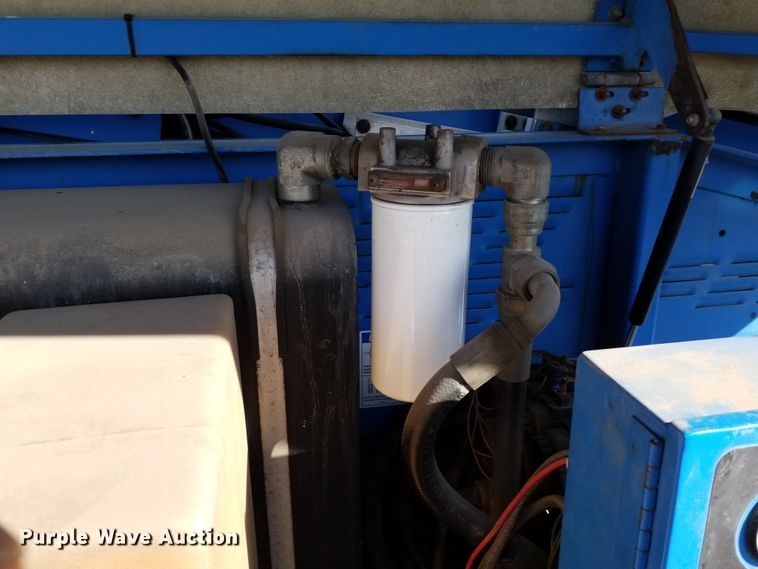 image for item IP9090 2002 Genie S-85  boom lift