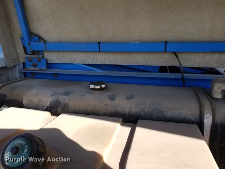 image for item IP9090 2002 Genie S-85  boom lift