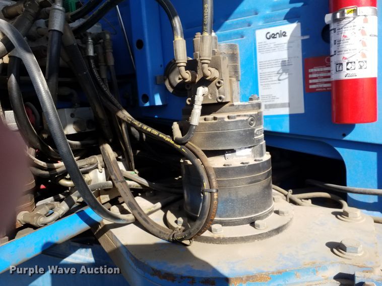 image for item IP9090 2002 Genie S-85  boom lift