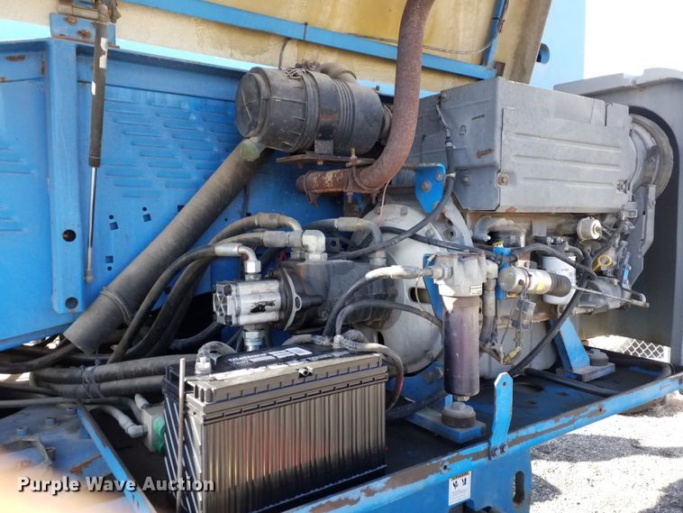 image for item IP9090 2002 Genie S-85  boom lift