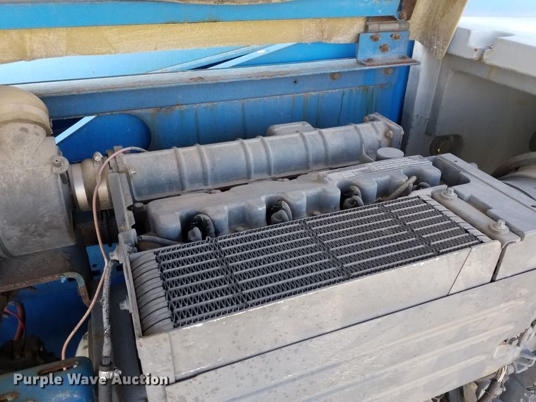 image for item IP9090 2002 Genie S-85  boom lift