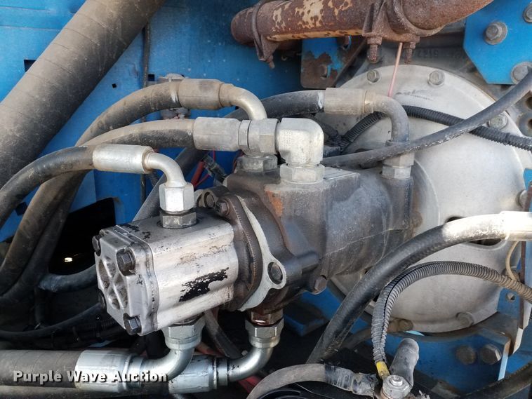 image for item IP9090 2002 Genie S-85  boom lift