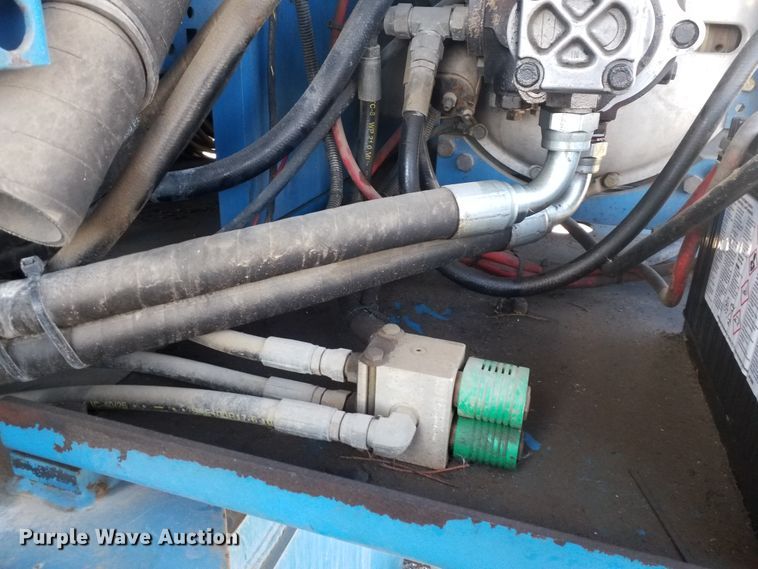 image for item IP9090 2002 Genie S-85  boom lift