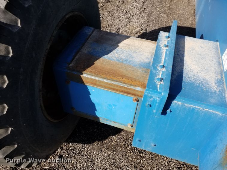image for item IP9090 2002 Genie S-85  boom lift