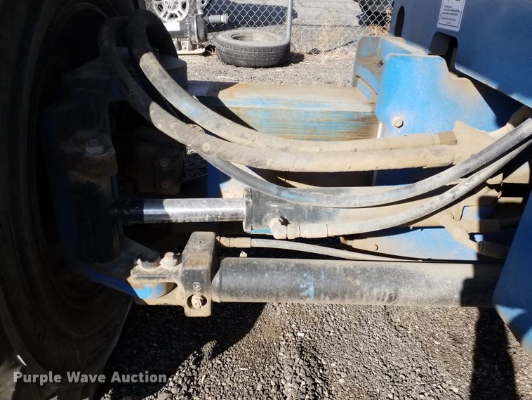 image for item IP9090 2002 Genie S-85  boom lift