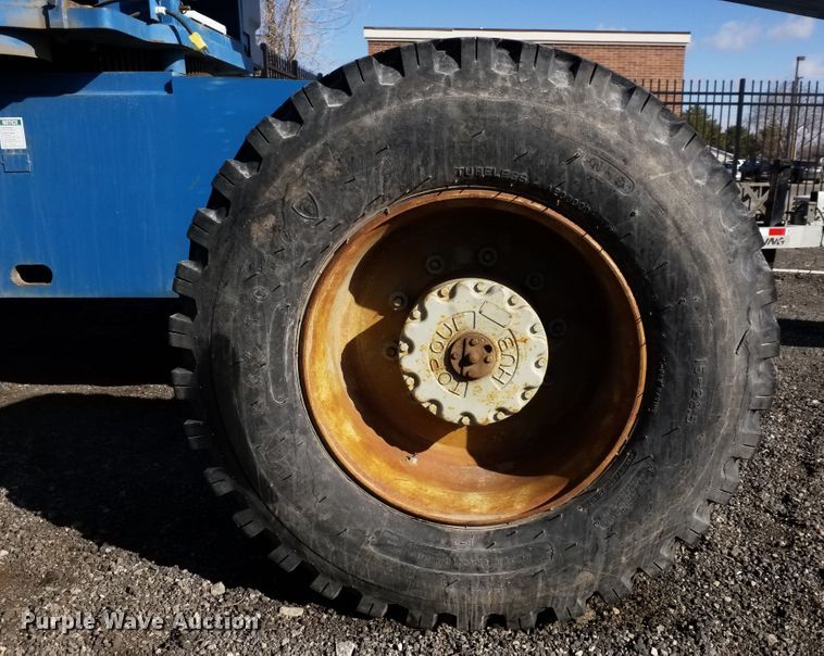 image for item IP9090 2002 Genie S-85  boom lift