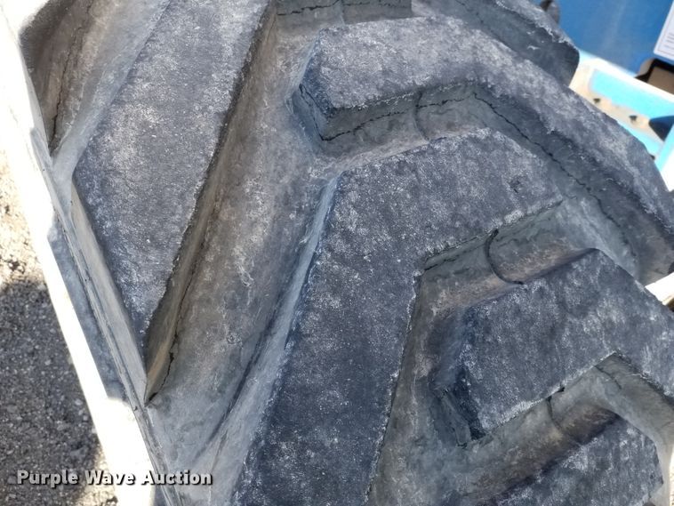 image for item IP9090 2002 Genie S-85  boom lift