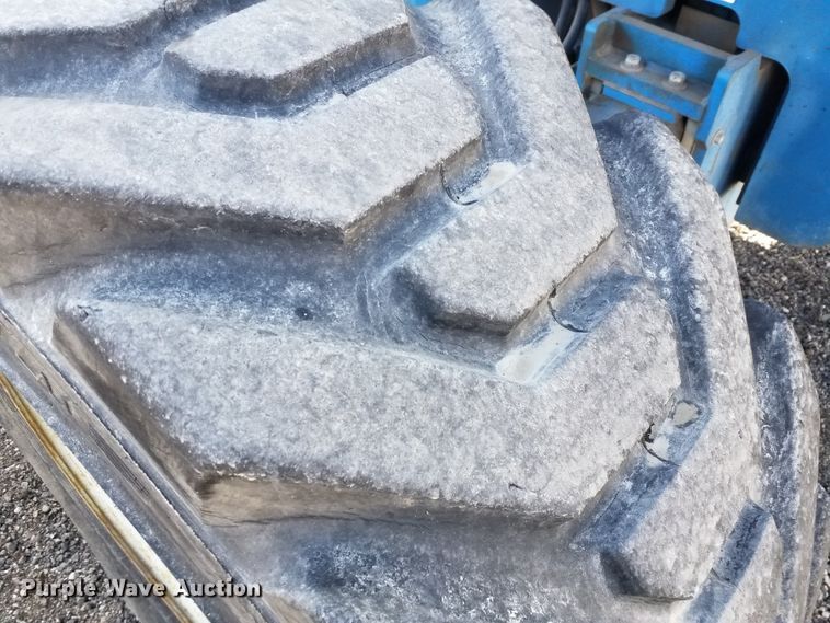 image for item IP9090 2002 Genie S-85  boom lift