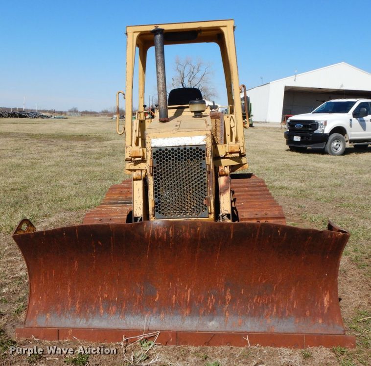 image for item IX9335 1988 Caterpillar D4C  dozer