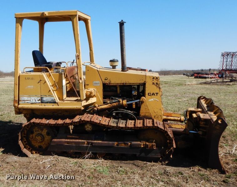 image for item IX9335 1988 Caterpillar D4C  dozer